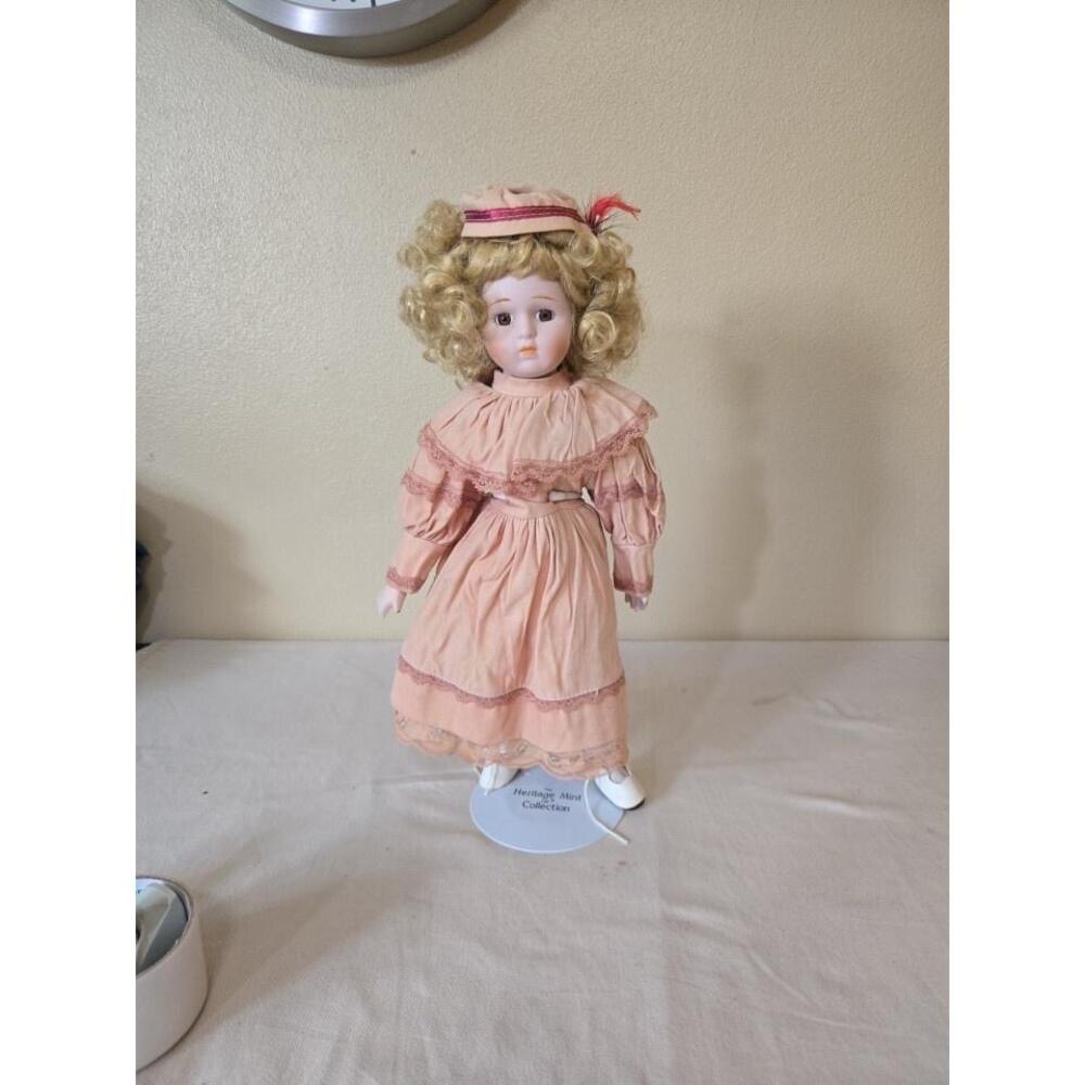 VINTAGE Heritage Mint LTD 1988 1989 "Heather" 16" America's Porcelain Dolls D-22